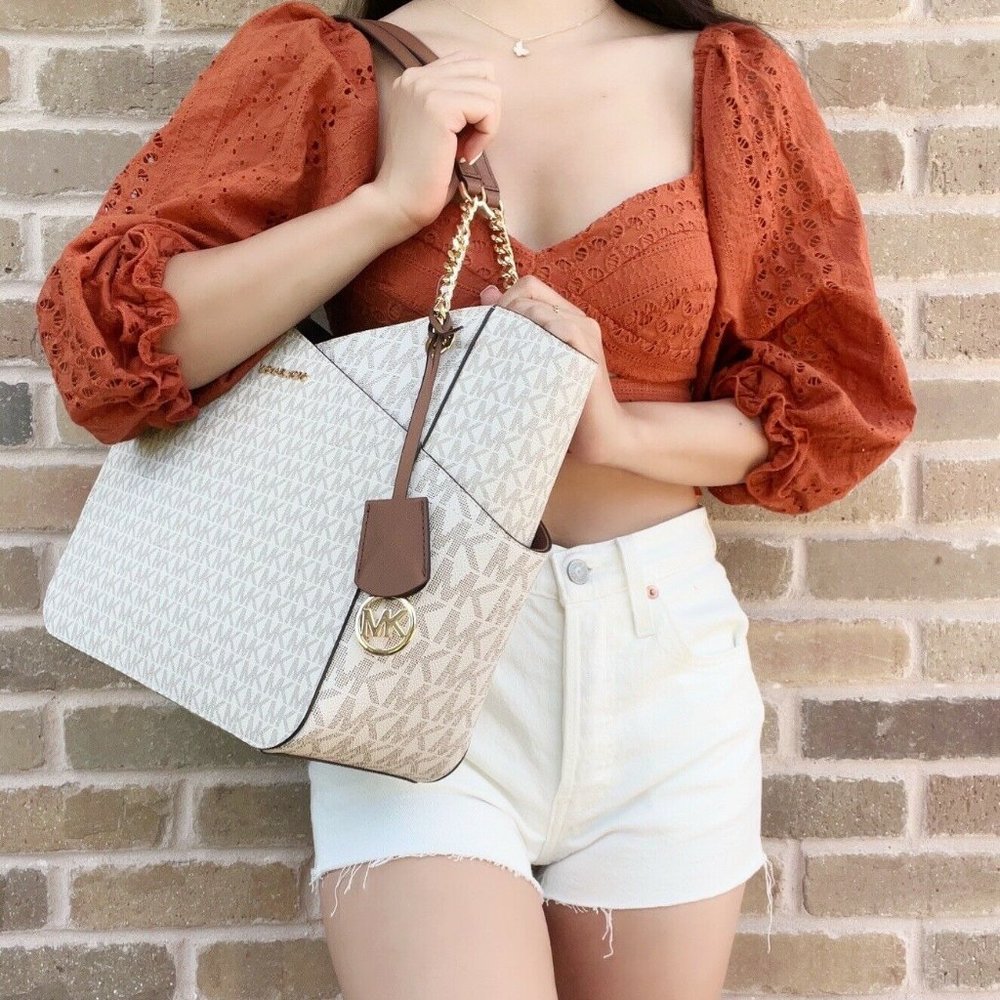 Michael Kors Large Chain Shoulder Tote MK Signature - Picture 6 of 6